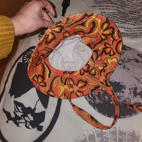 Funky sun hat - Picture 3 of 3